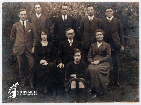 Donald (2nd left) with family 1922