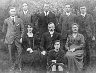 Rosa Watkins Skinner with her family 1922